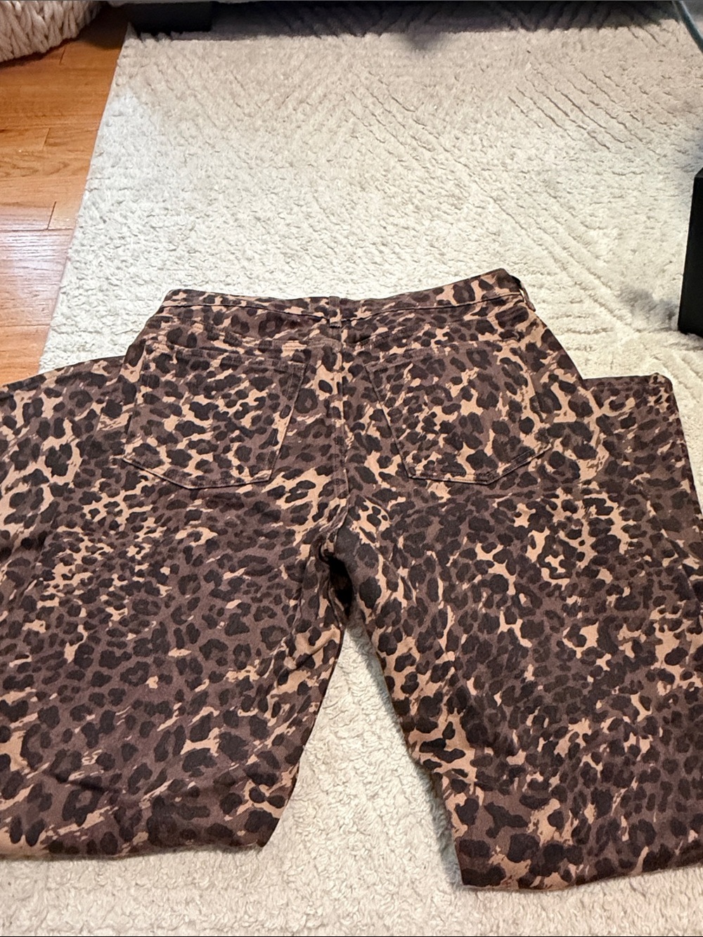 Women’s Abercrombie Leopard Print Brown Jeans - Picture 5 of 5